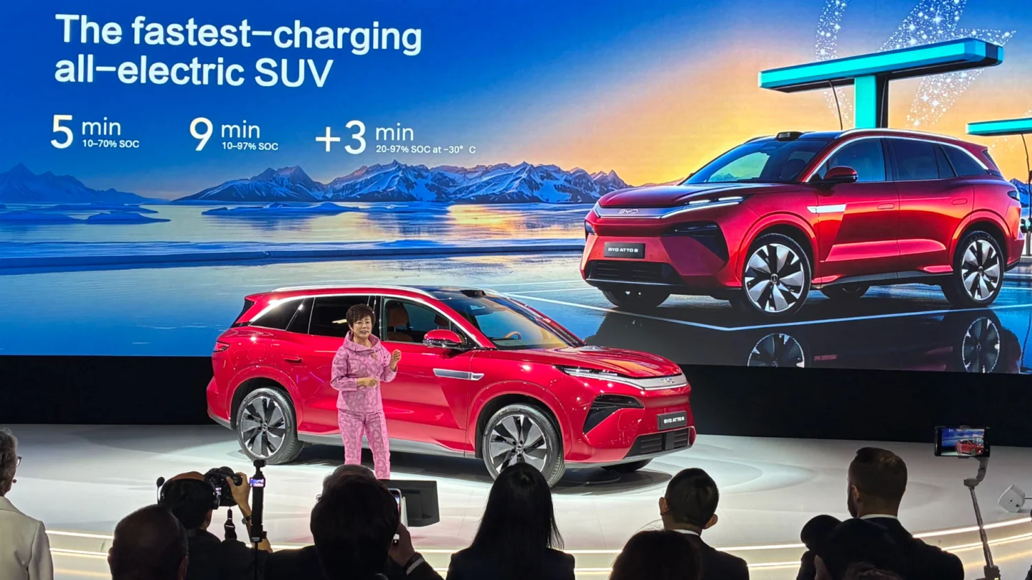 BYD Atto 8 Avrupa’da Tanıtıldı: 9 Dakikada Şarj, 653 KM Menzil!
