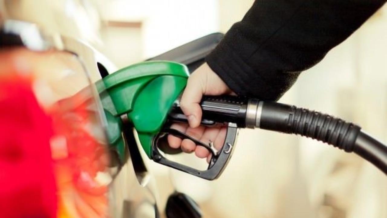Motorinde zam, benzinde indirim