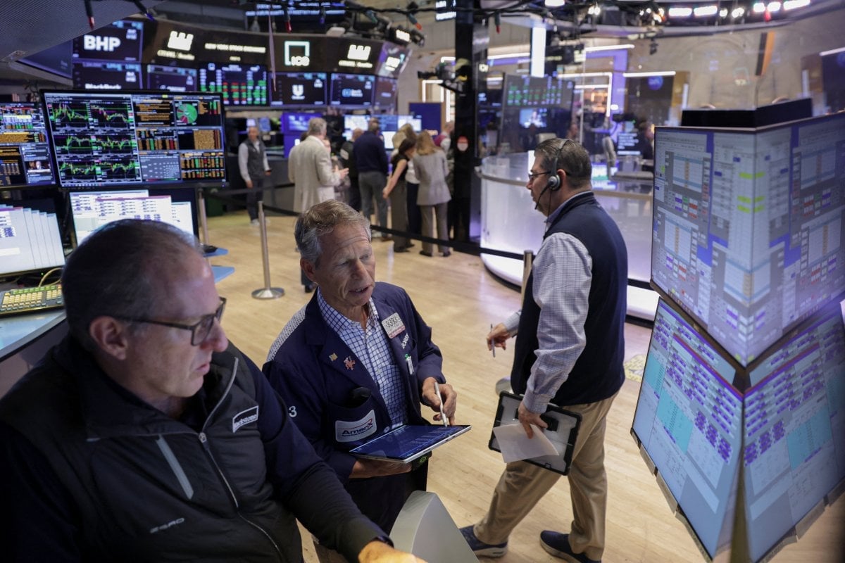 Nasdaq, OpenAI gelir endişeleriyle düştü; ABD hisse vadelileri sakin