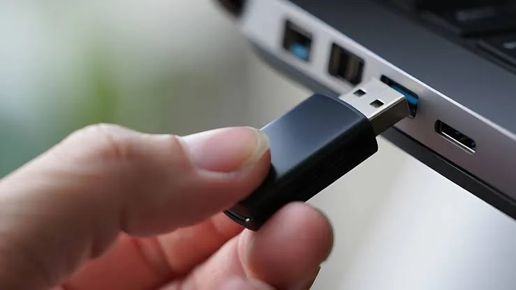 USB girişi nasıl güvenli temizlenir? Yanlış yöntem cihaza zarar verebilir